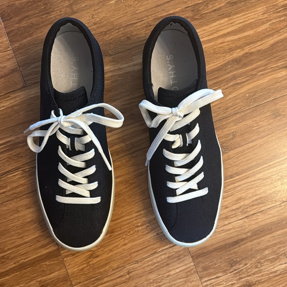 Like NEW Rothy’s Black Laceup Sneakers sz 8.5 - Picture 3 of 6